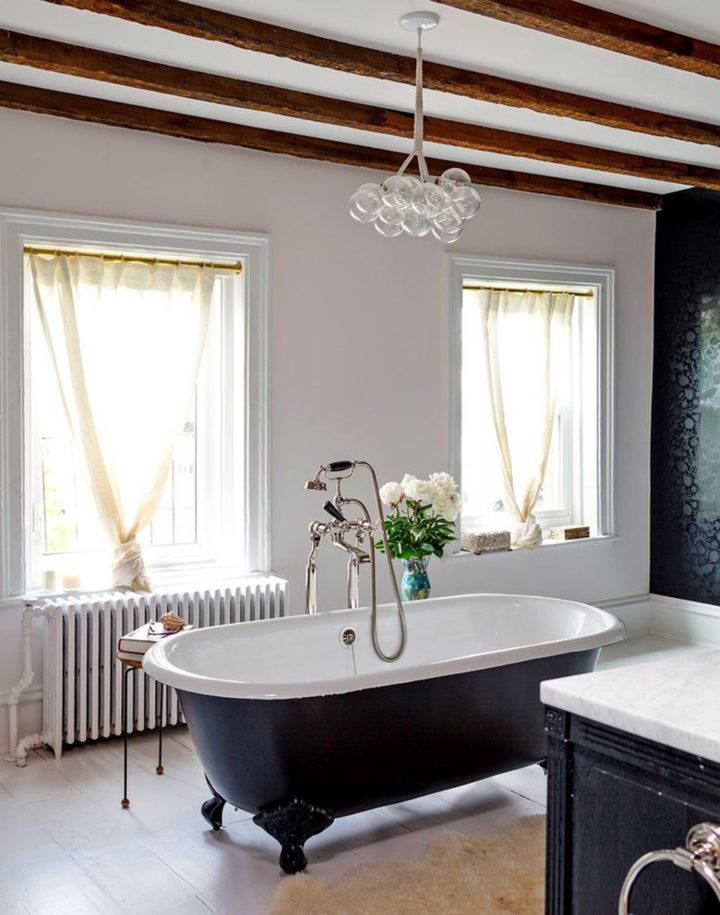 Black-freestanding-clawfoot-tub