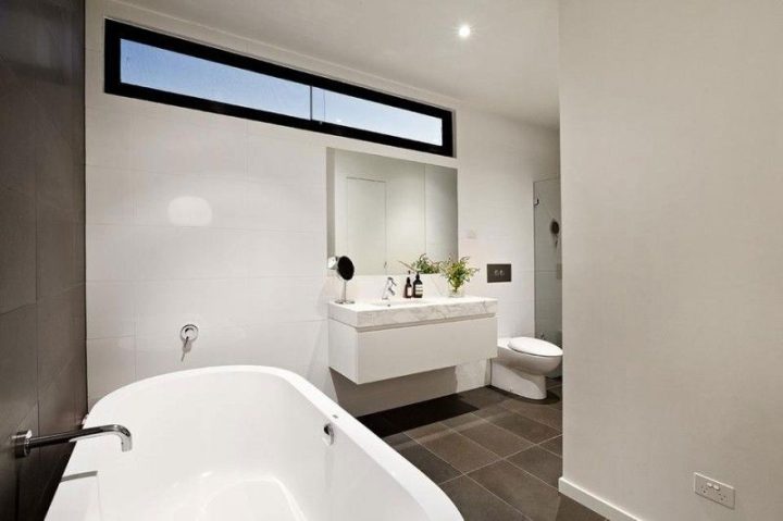 Ceiling-horizontal-window-for-bathroom