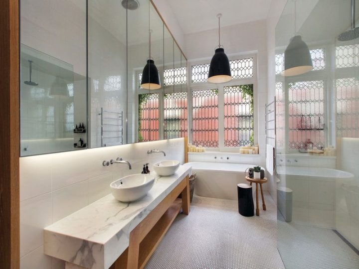 Double-sink-Vanity-in-Marble-and-freestanding-tub