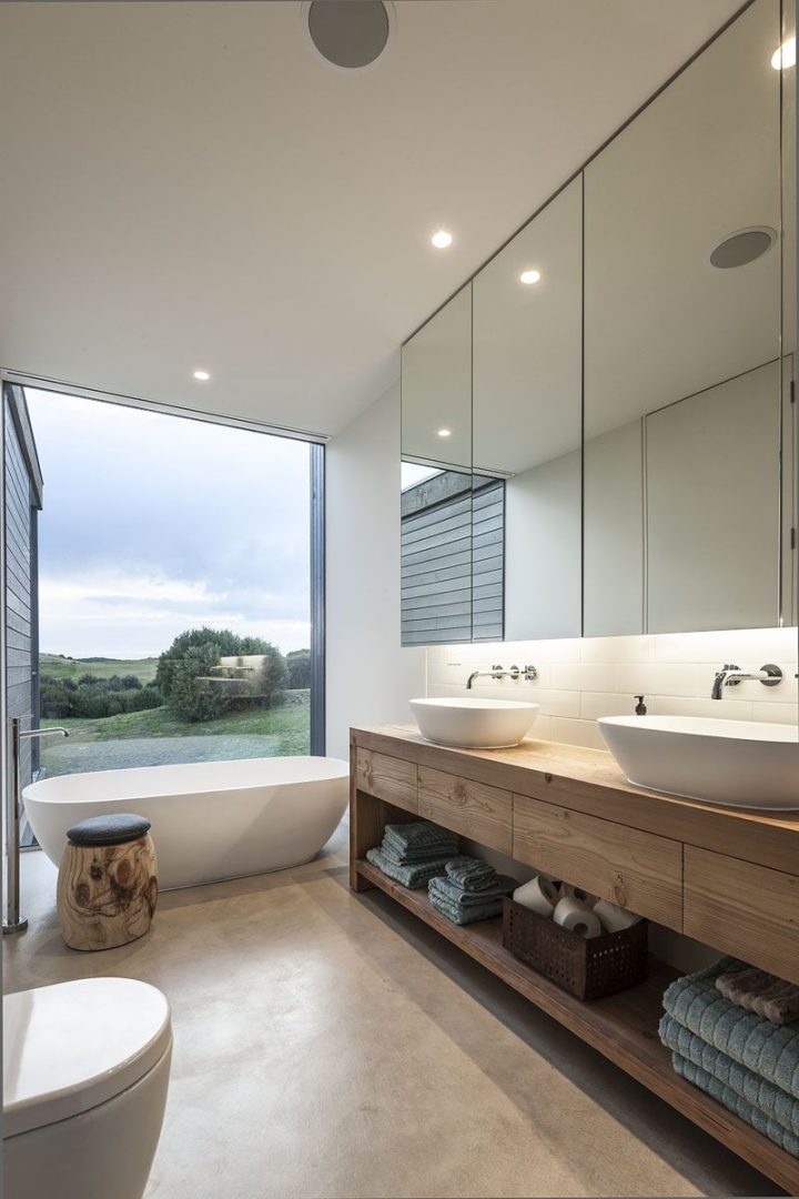 Residence-with-large-window-for-bathroom