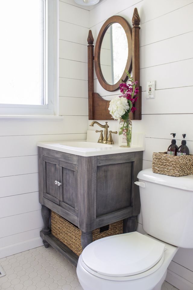 Small-farmhouse-vanity-design