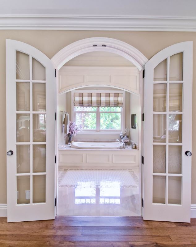 bathroom-with-round-french-doors