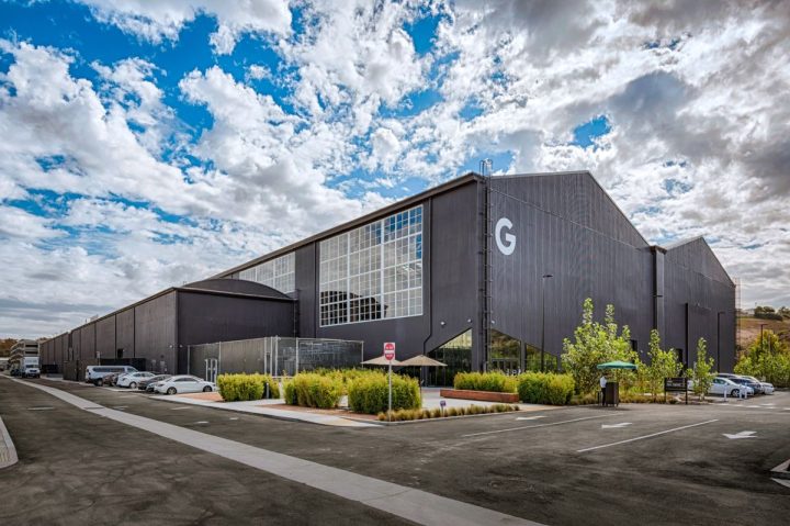 Googles-new-L.A.-office-by-ZGF-architects-in-California-black-exterior