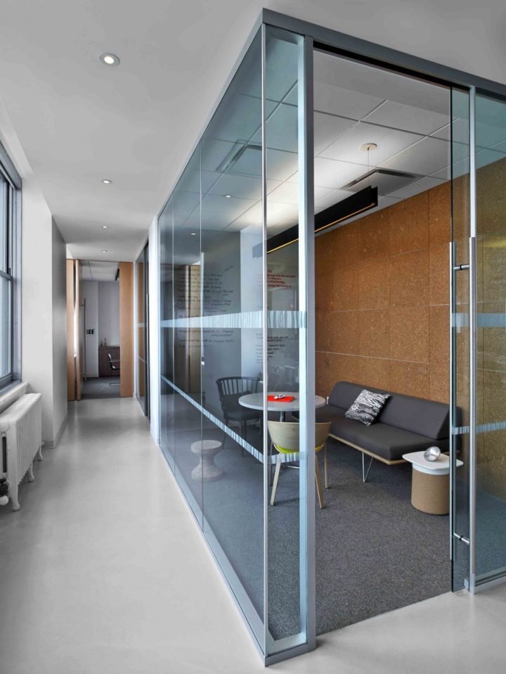 Hudson-Rouge-NYC-Small-Meeting-Room-Glass-Box