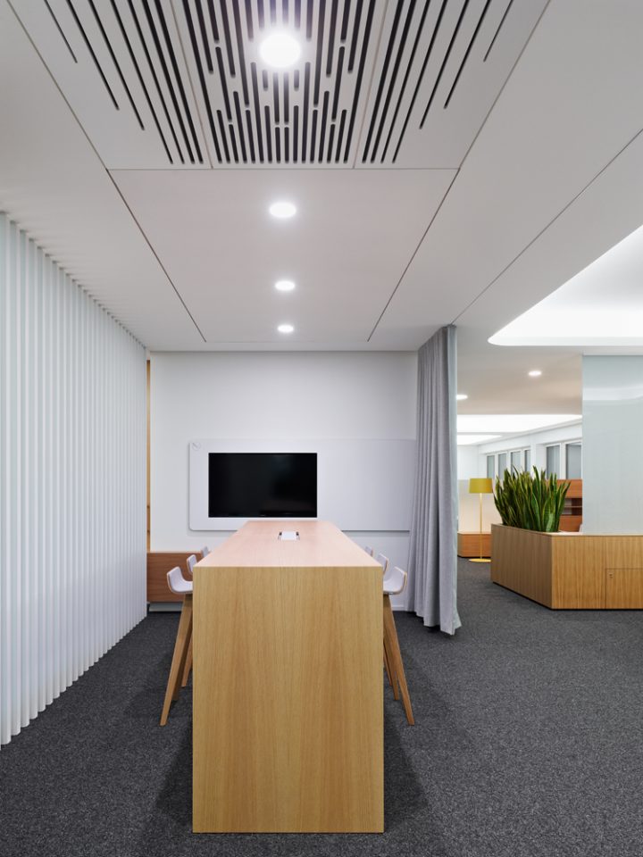 Scope-Office-Meeting-room-behind-a-sliding-curtain