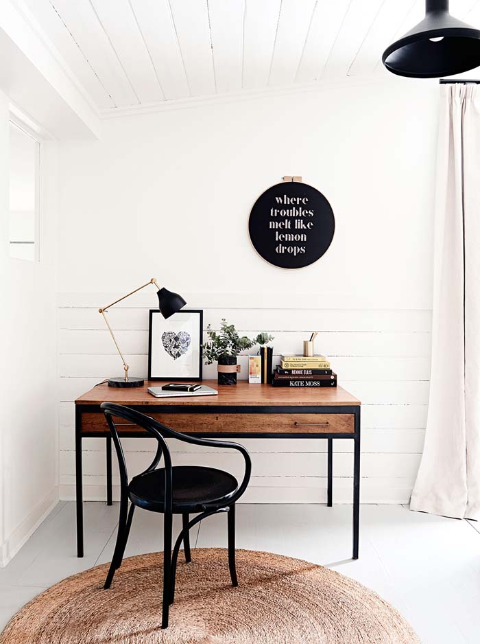 Simple-white-and-clean-desk