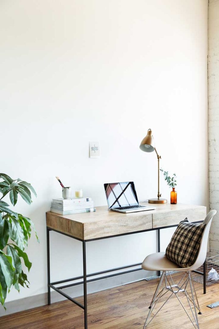 Wire-and-solid-wood-desk