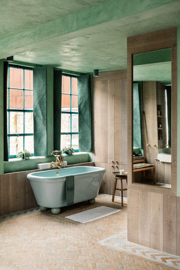 Green-mosy-bathroom-emerald