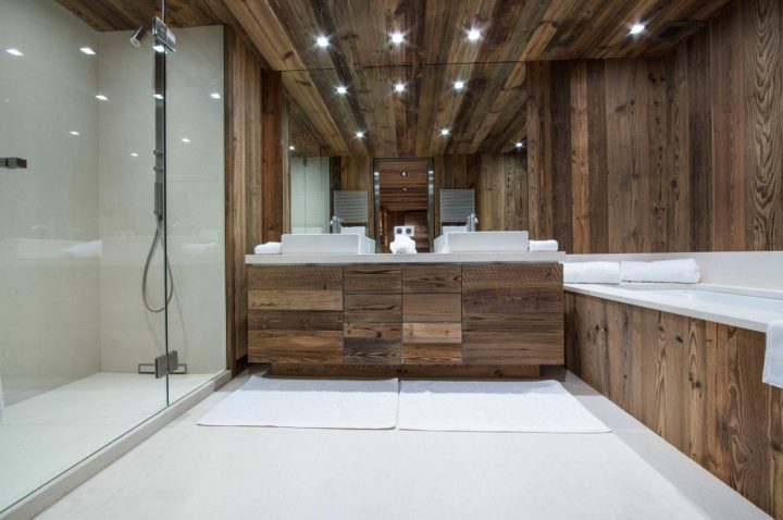 Modern-Rustic-Bathroom-with-Reclaimed-wood-Wall