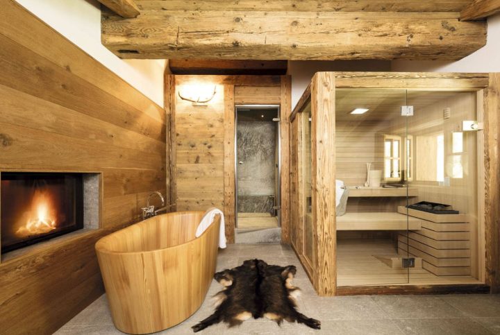 Mountain-sauna-bathroom-with-wood-accents