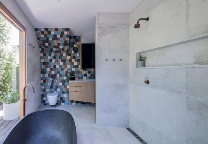 Multicolored-tiles-for-bathroom