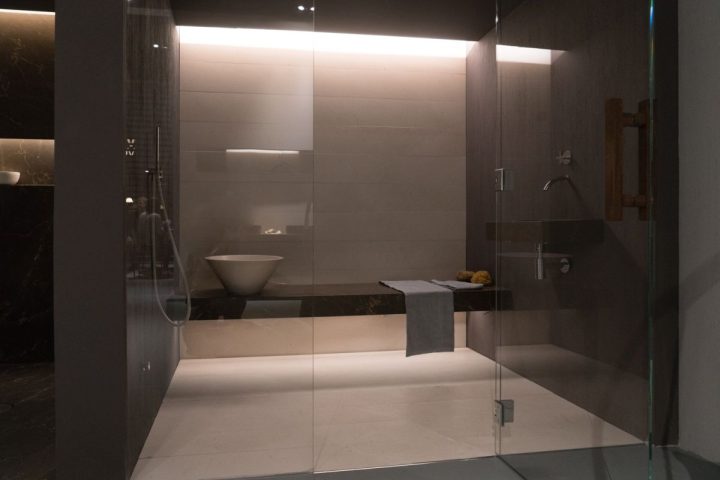 Walk-in-shower-with-large-bench