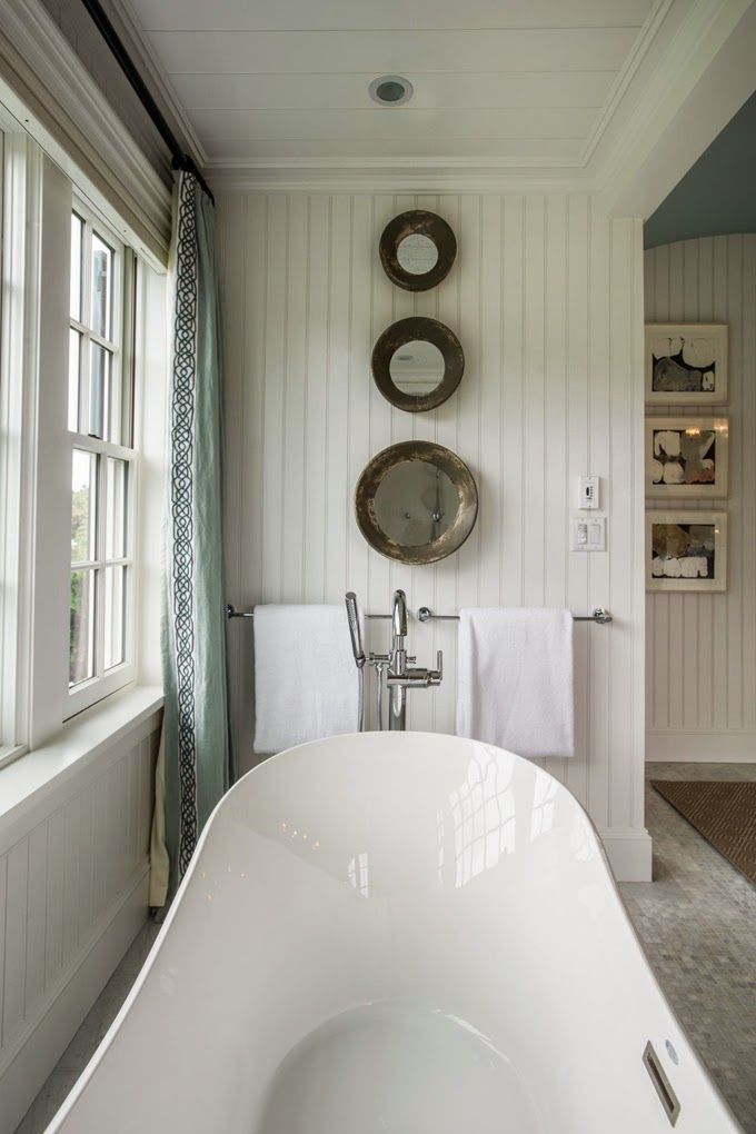 creamy-white-cottage-bathroom