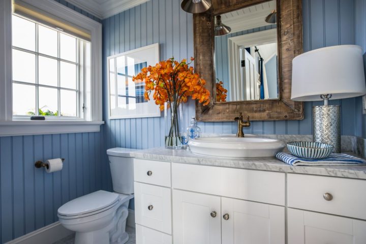 grey-blue-and-white-bathroom