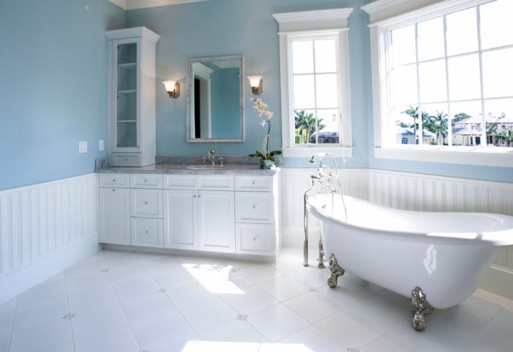 pale-blue-and-white-bathroom