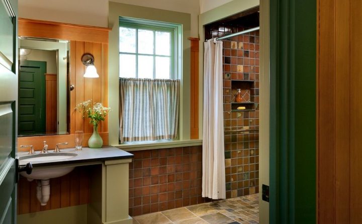 red-brick-and-forest-green-bathroom