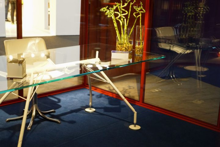 Glass-top-desk-furniture