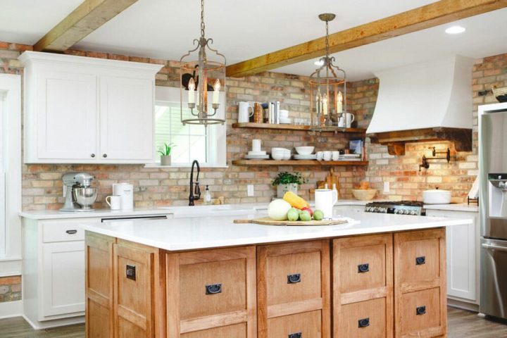 Modern-farmhouse-decor-with-kitchen-island