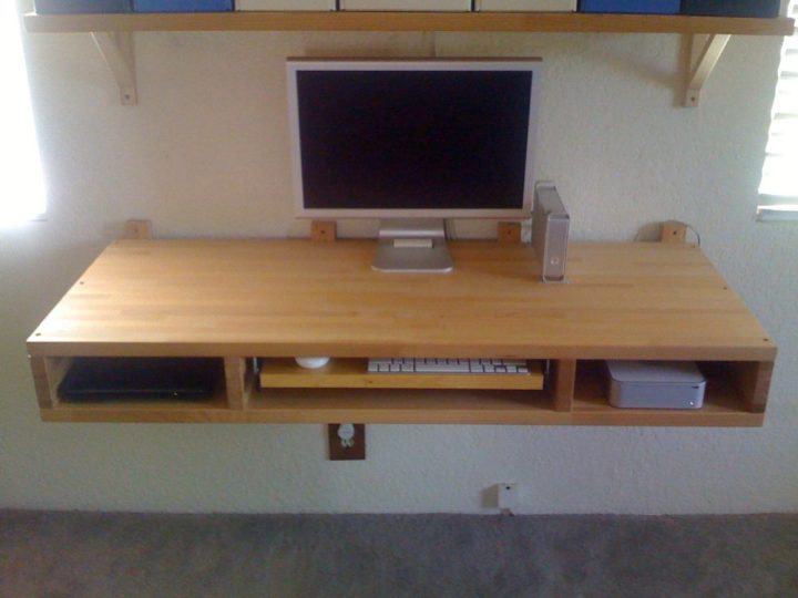 Wall-mounted-desk-DIY