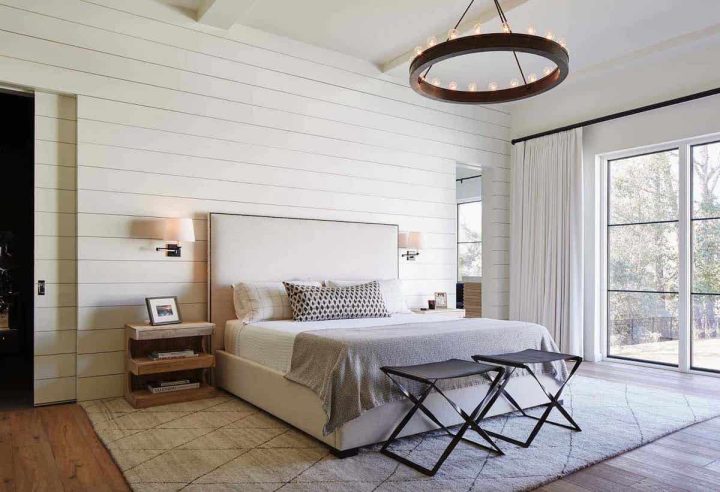 modern-farmhouse-bedroom-with-painted-beams