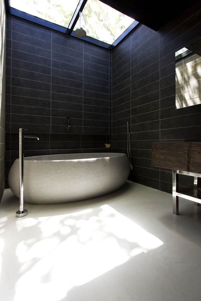 skylight-bathroom-design