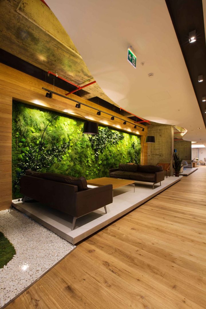 Deloitte-–-Turkey-Headquarters-Offices-Green-Walls