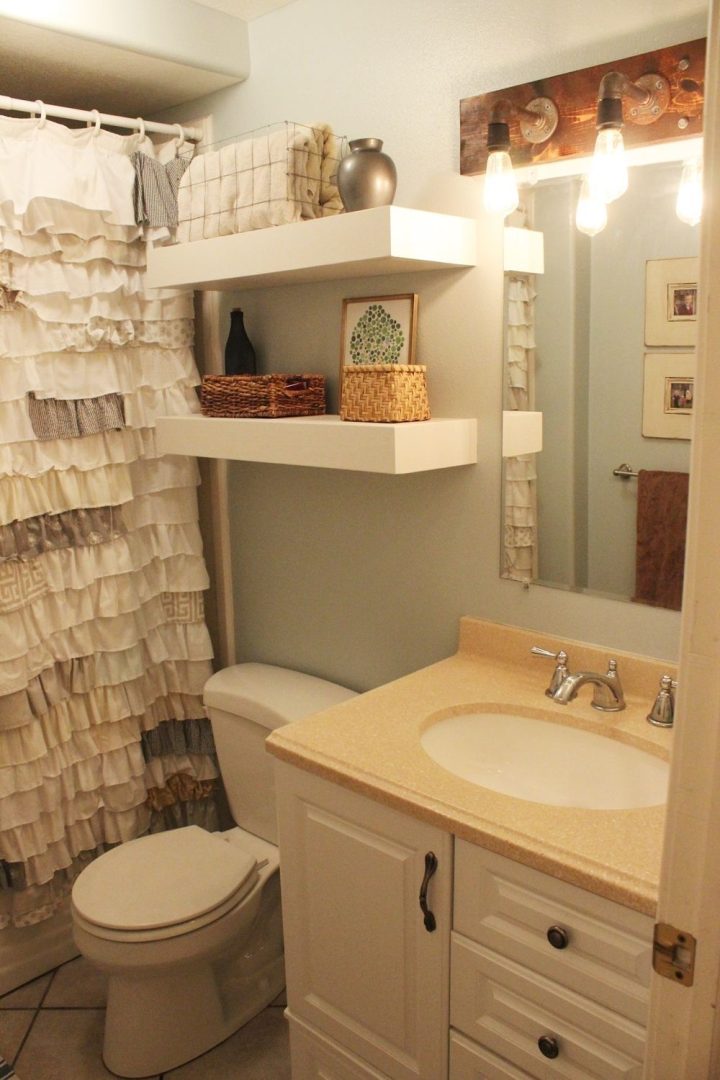 Floating-shelves-over-toilet-DIY