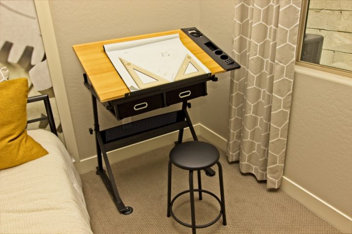 Small-drafting-table