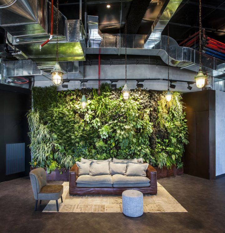 Windward-Offices-–-Tel-Aviv-Green-Wall