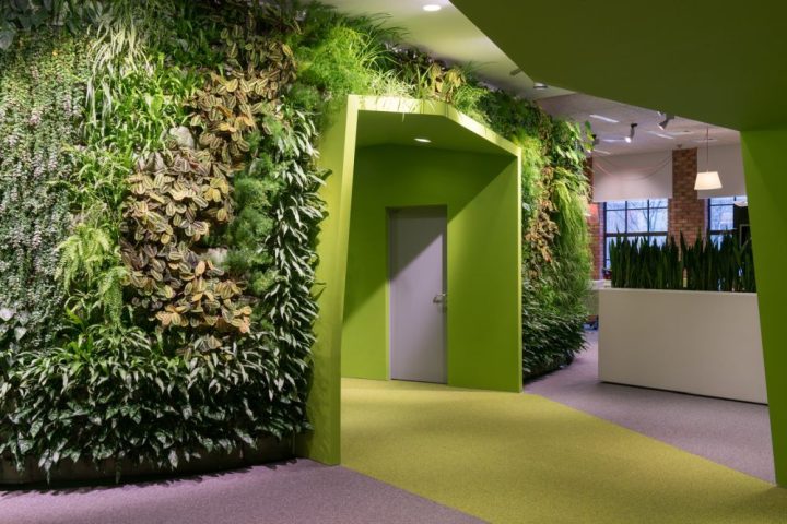 Yandex-–-Moscow-Headquarters-Entrance-with-Green-Plants