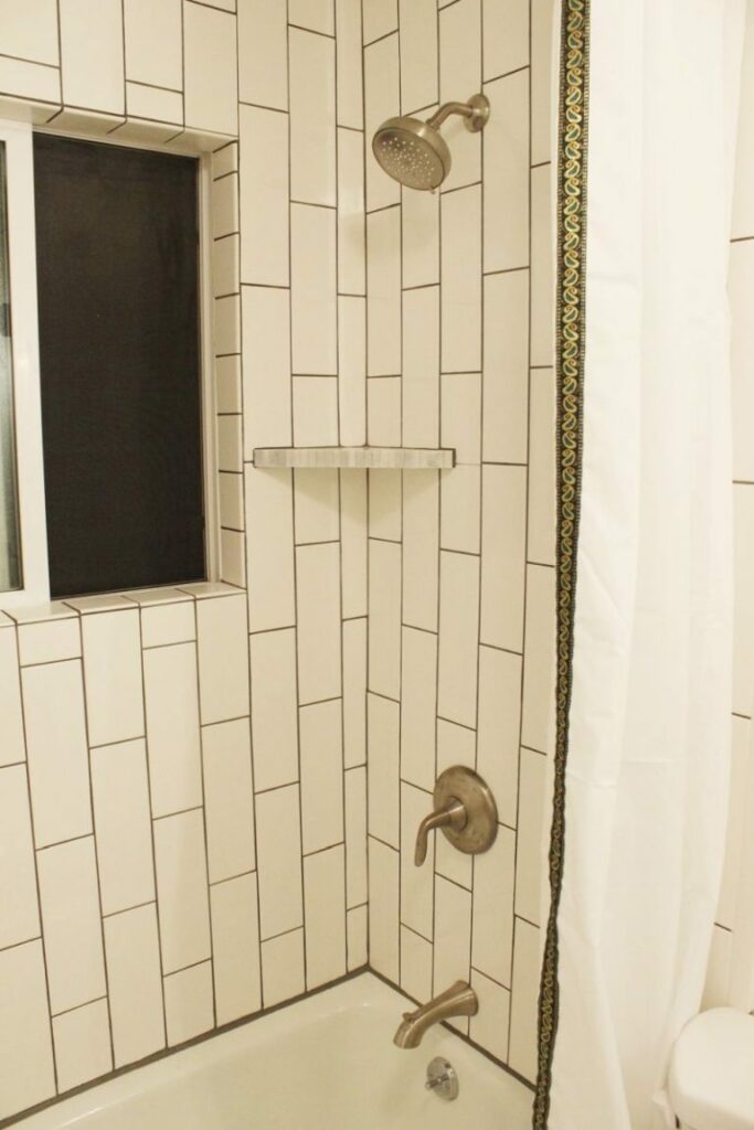 How-to-paint-the-bathroom-tiles-683x1024-1