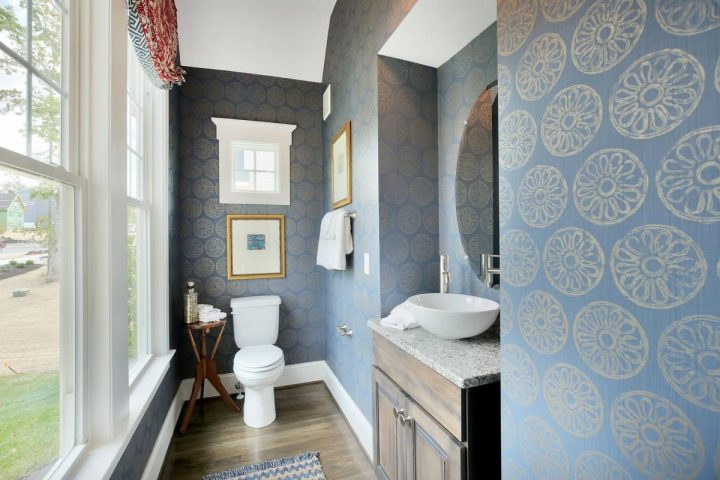 Airy-Powder-Room