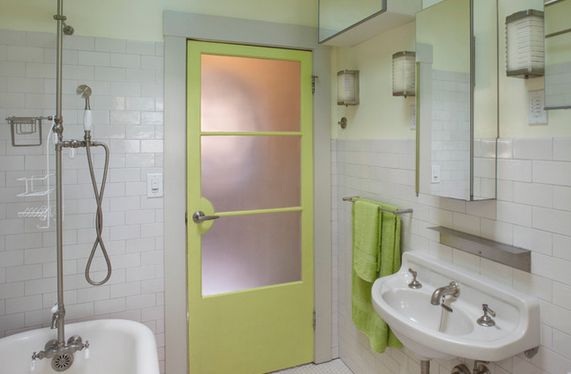 Green-bathroom-door-painted