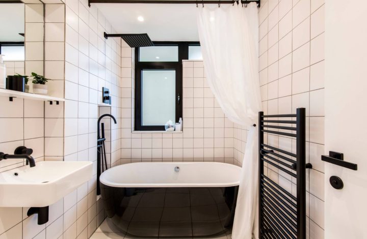 Bathroom-with-black-fixtures-accents