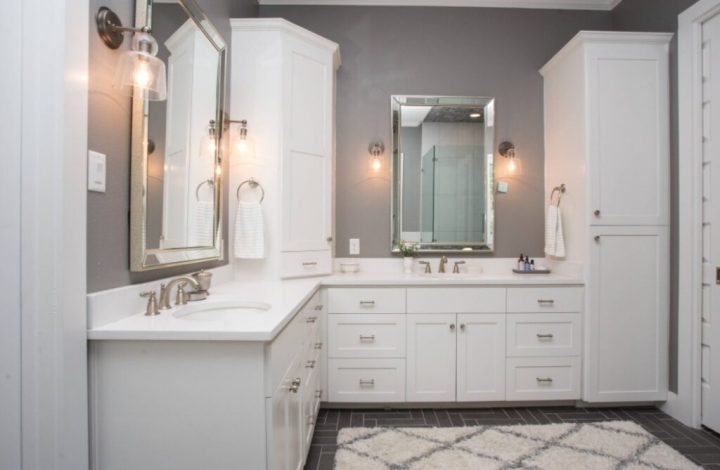 Bathroom-with-corner-cabinets-1024x669-1