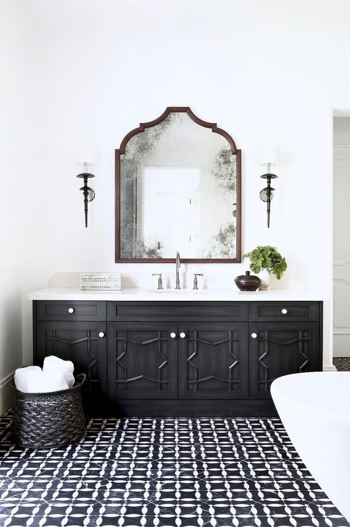 Beautiful-inspired-black-and-white-bathroom-decor