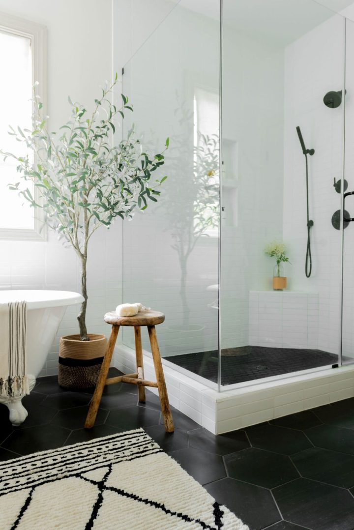 Black-and-white-bathroom-decor