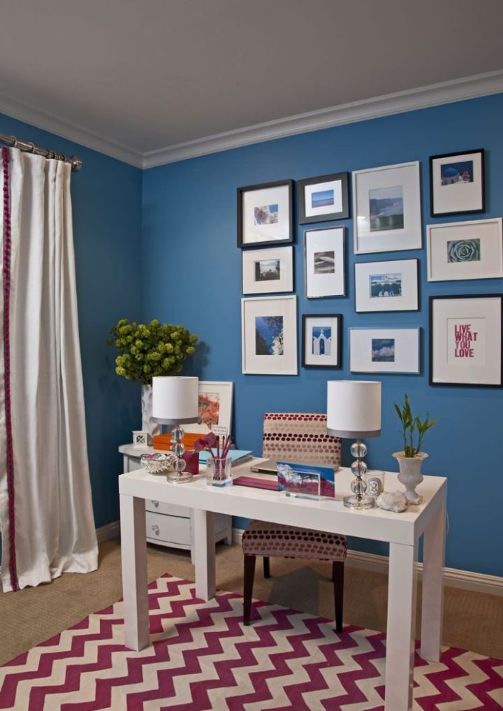 Decorate-the-office-wall-with-diff-frame