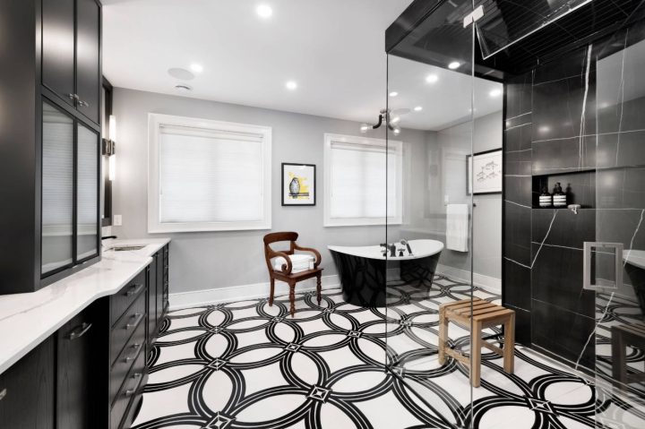 Modern-black-and-white-floor-tiles-bathroom