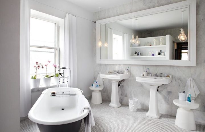 white-bathroom-different-approach-using-pedestal-sink