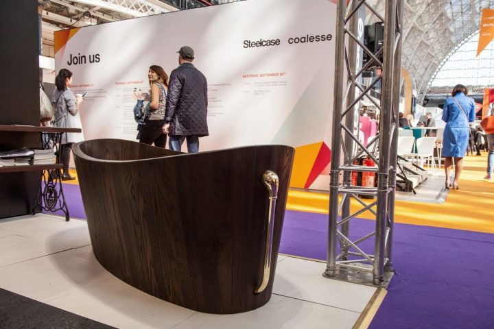 Angle-khis-wooden-bathtub