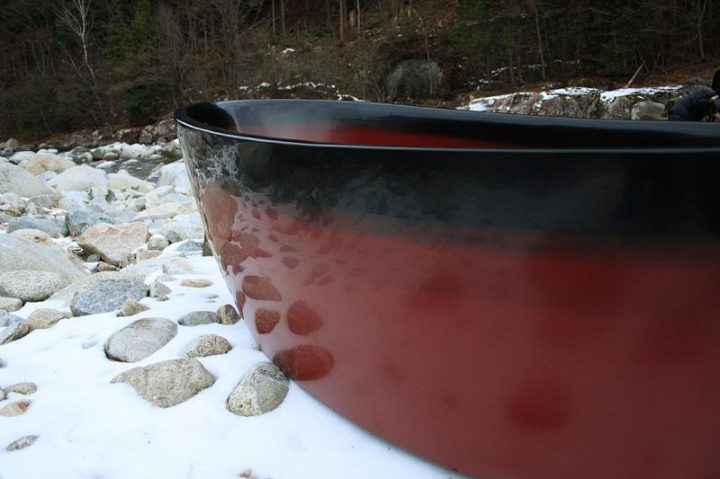 Furo-wooden-bathtub