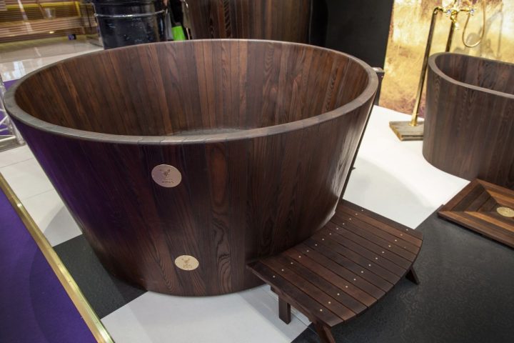 KHIS-is-an-Estonian-handcrafted-wooden-bathtub