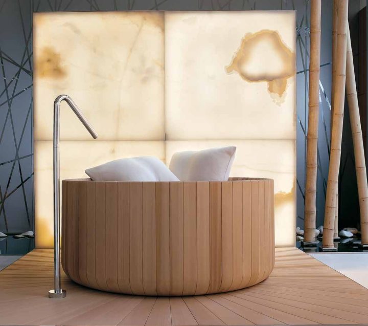 Puntoacqua-round-wood-bathtub-an-Italian-company