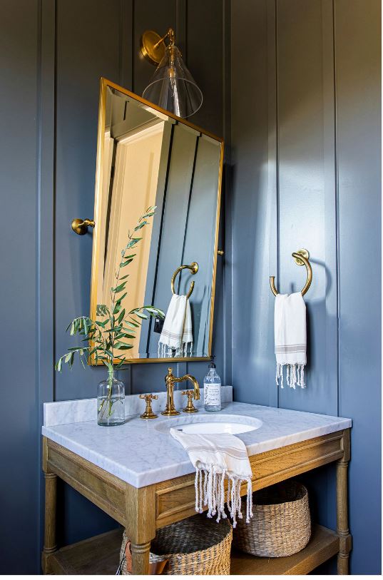 gold-metallics-in-blue-bathroom