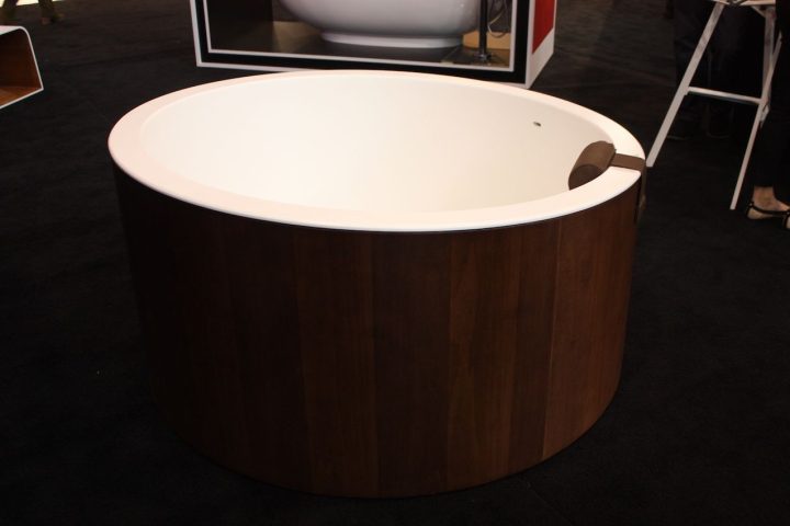 wooden-bathtub-is-a-soaking-tub-by-Graff