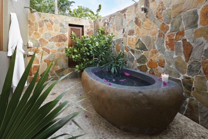 Natural-stone-bath-tub-from-Stone-forest