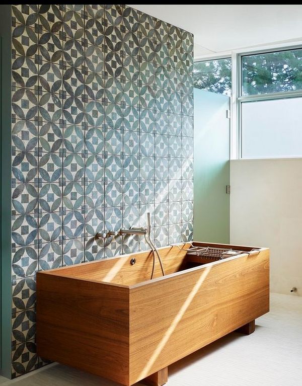 floral-tiles-wooden-bathrub