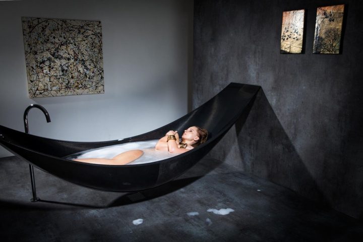 hammock-shaped-carbon-fibre-bathtub-Hanging