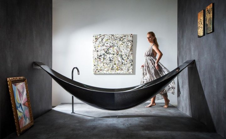 hammock-shaped-carbon-fibre-bathtub-floating